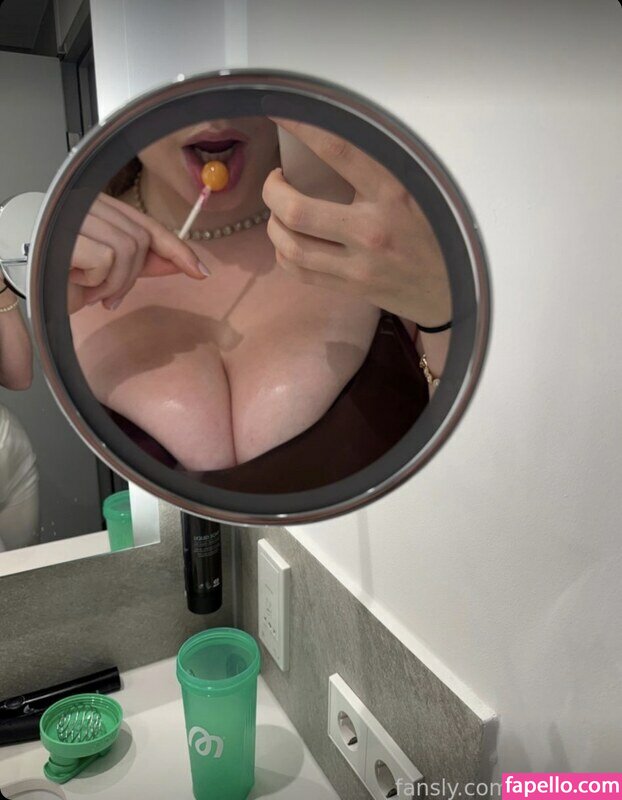 Ema.santi nude leaks Photo #1