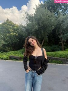 Gizem Kuşku nude leaks Photo #3