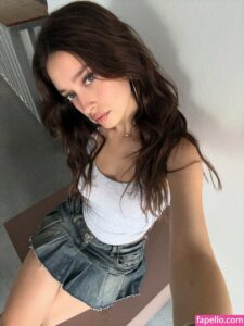 Gizem Kuşku nude leaks Photo #12