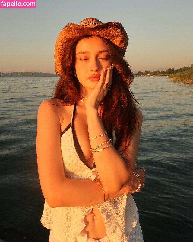 Gizem Kuşku nude leaks Photo #23