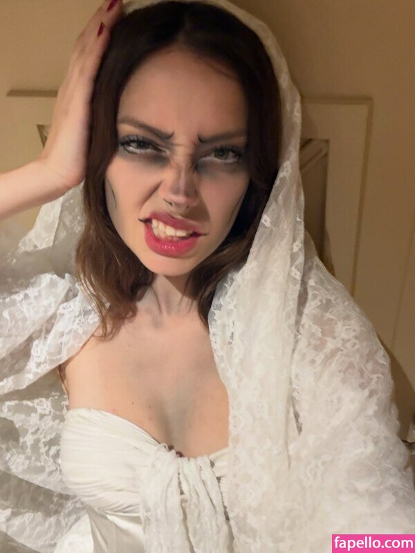 Gizem Kuşku nude leaks Photo #24