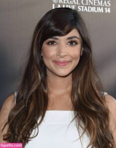 Hannah Simone nude leaks Photo #8