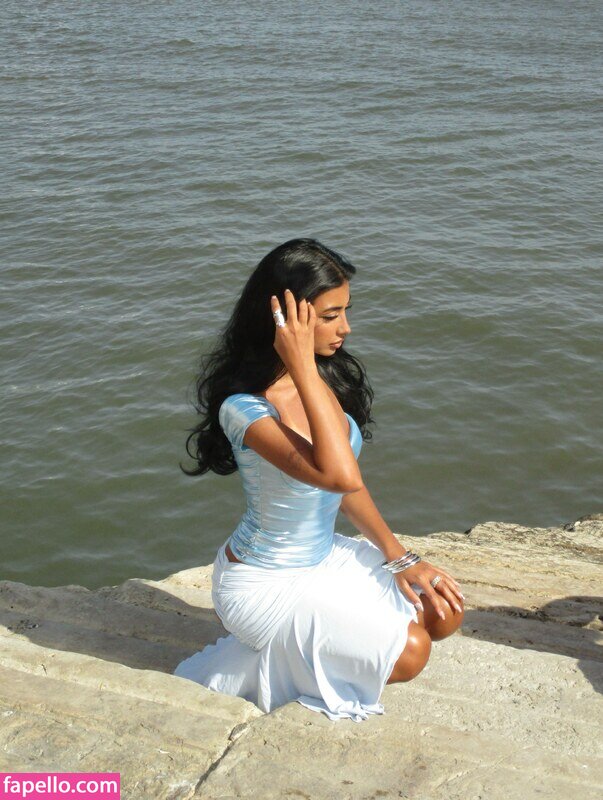 Iffat Marash nude leaks Photo #9