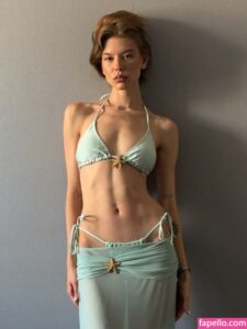 Julia Artemova nude leaks Photo #4