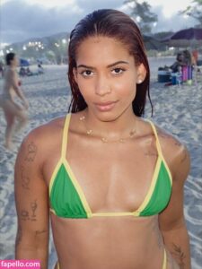 Larissa Felix nude leaks Photo #9