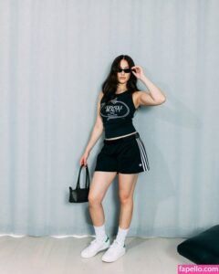Lola Tung nude leaks Photo #3