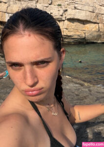 Mae Muller nude leaks Photo #1