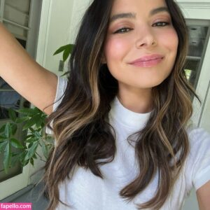 Miranda Cosgrove nude leaks Photo #4