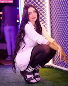 Nyvi Estephan nude leaks Photo #4