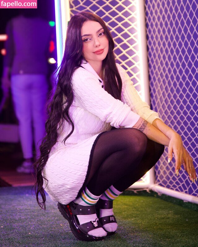 Nyvi Estephan nude leaks Photo #4