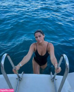 Rose Thr nude leaks Photo #5