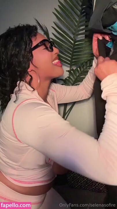 Selenasofire nude leaks Photo #8