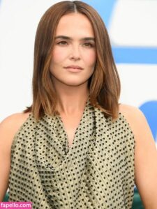 Zoey Deutch nude leaks Photo #1